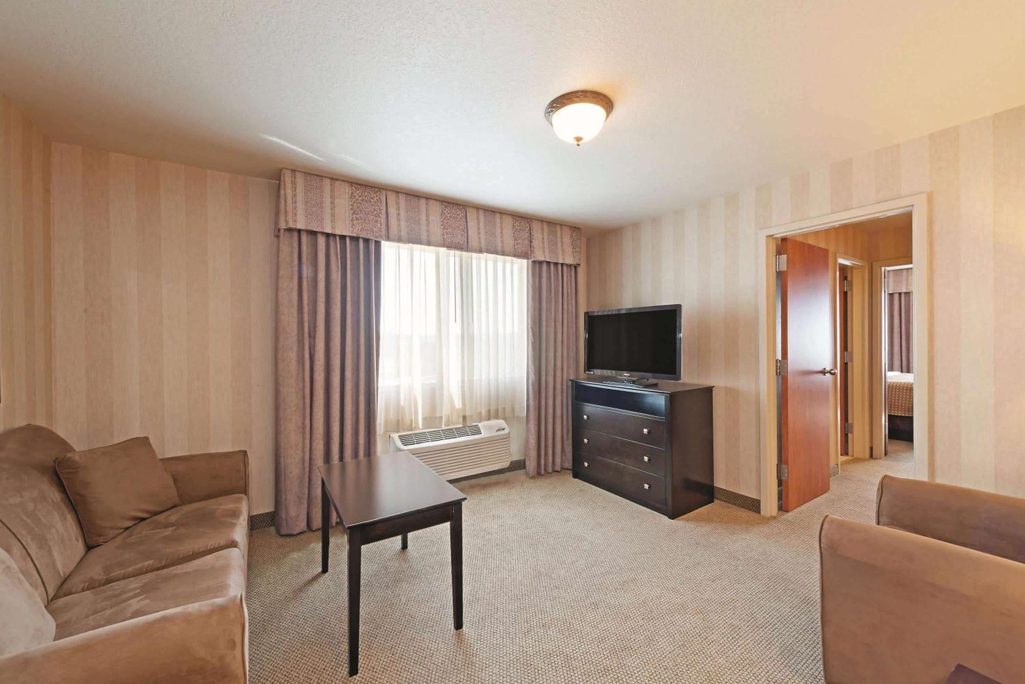 One-Bedroom King Suite - Non-Smoking,1282777138:JPEG