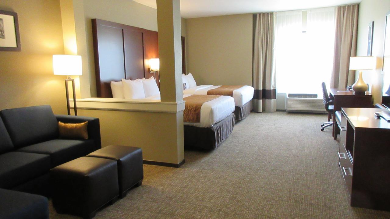 Queen Suite Two Queen Beds Non-Smoking