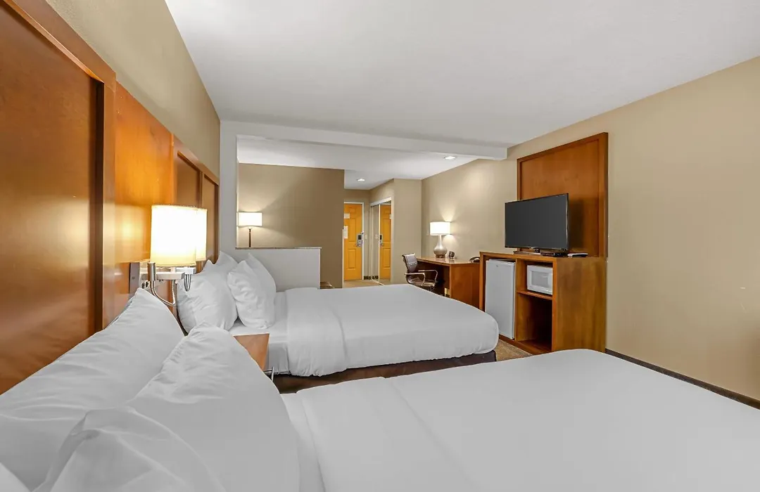 Comfort Suites Airport-1